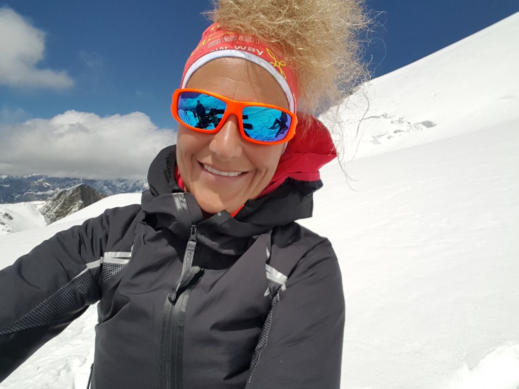 La pianista Elisa Tomellini a Luglio sul Monte Rosa. Ascesa fino a 4460mt e concerto sul ghiacciaio del Colle Gnifetti